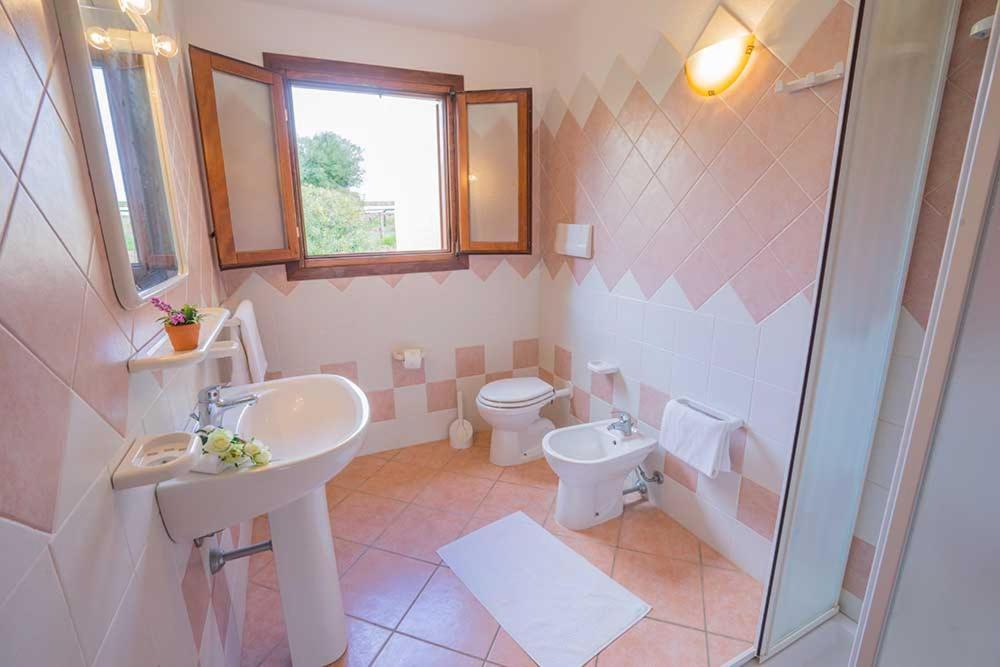 Residence Baia Sant Anna Con Piscina Tanaunella Zewnętrze zdjęcie