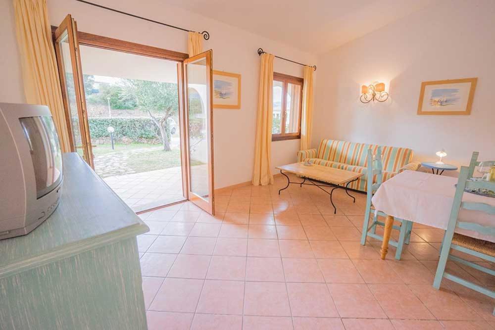 Residence Baia Sant Anna Con Piscina Tanaunella Zewnętrze zdjęcie