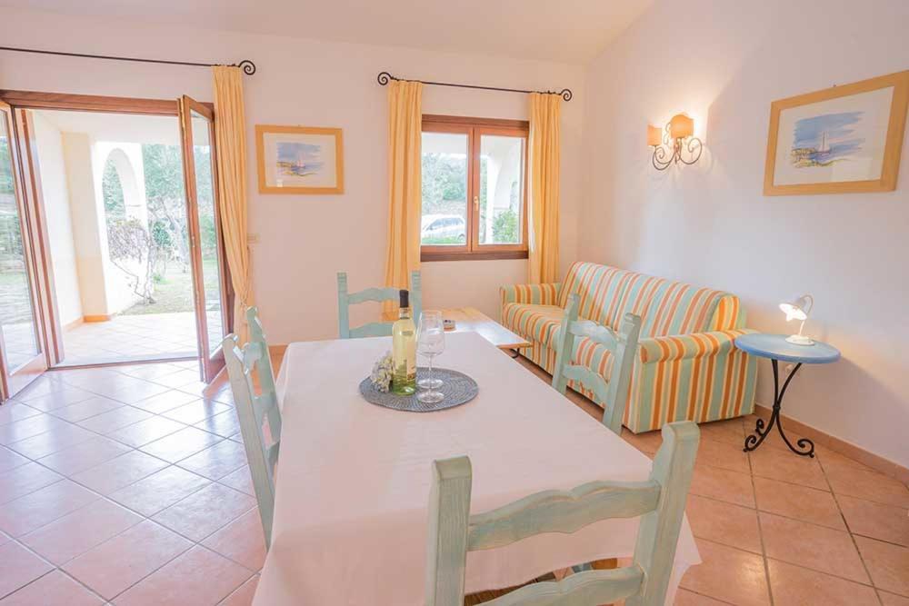 Residence Baia Sant Anna Con Piscina Tanaunella Zewnętrze zdjęcie