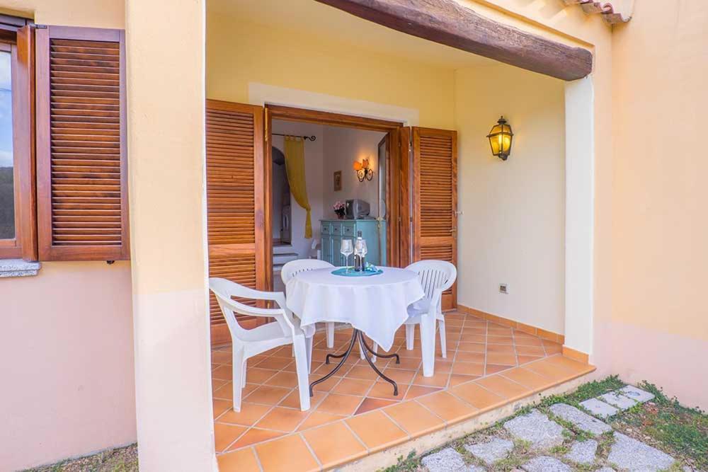 Residence Baia Sant Anna Con Piscina Tanaunella Zewnętrze zdjęcie