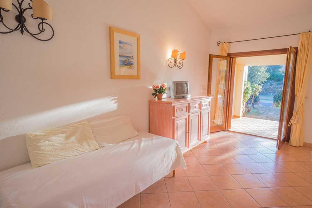 Residence Baia Sant Anna Con Piscina Tanaunella Zewnętrze zdjęcie