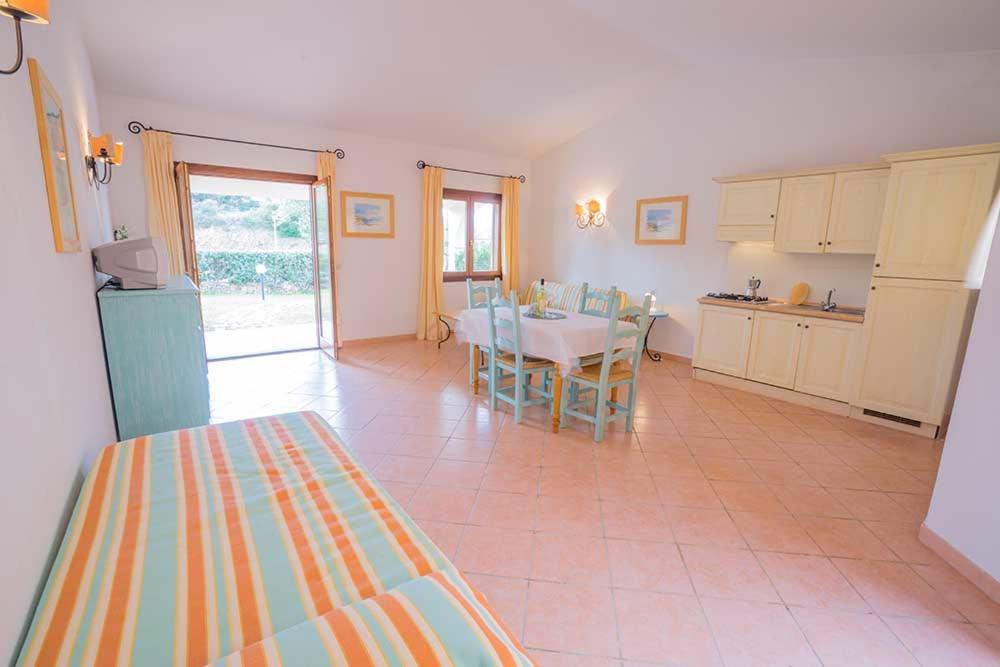 Residence Baia Sant Anna Con Piscina Tanaunella Zewnętrze zdjęcie