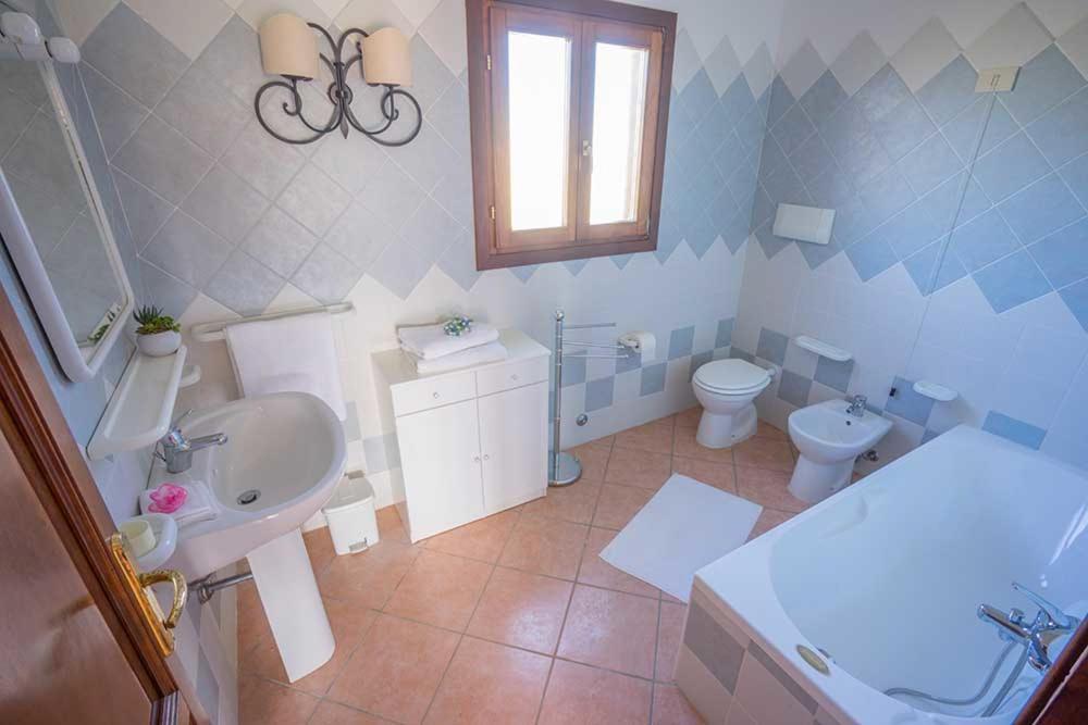 Residence Baia Sant Anna Con Piscina Tanaunella Zewnętrze zdjęcie