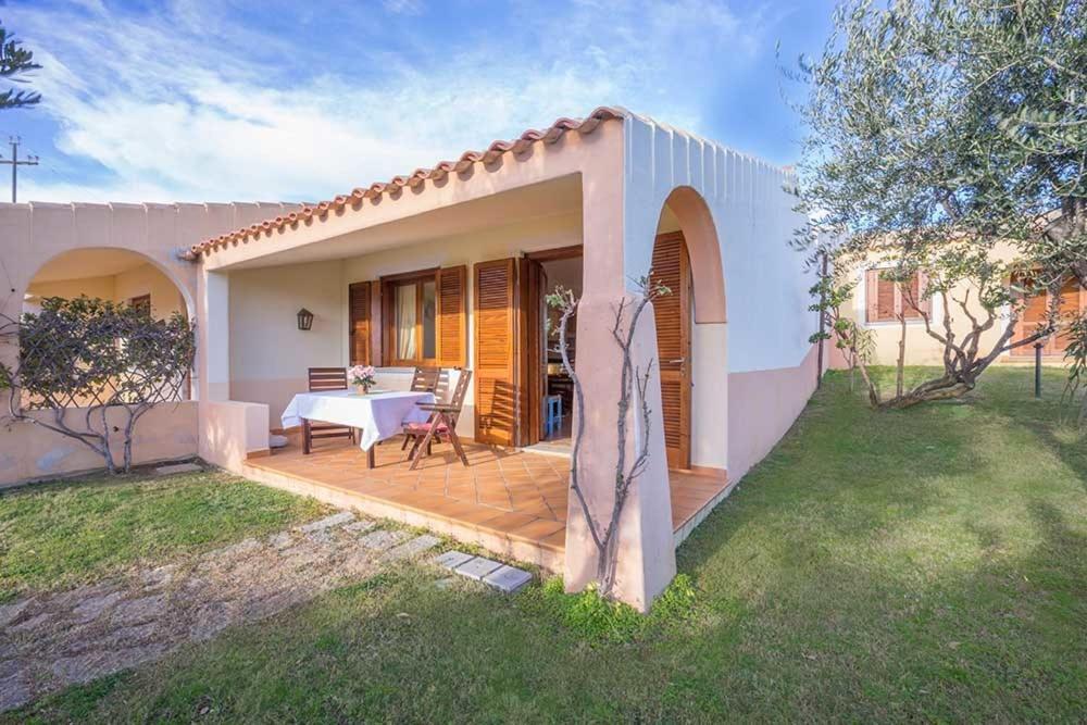 Residence Baia Sant Anna Con Piscina Tanaunella Zewnętrze zdjęcie