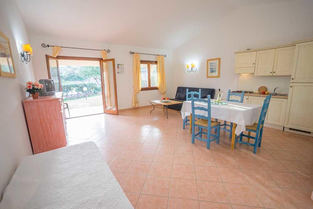 Residence Baia Sant Anna Con Piscina Tanaunella Zewnętrze zdjęcie