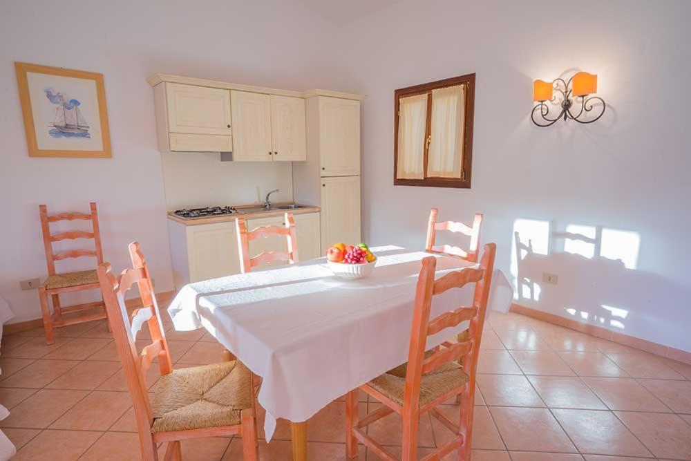 Residence Baia Sant Anna Con Piscina Tanaunella Zewnętrze zdjęcie