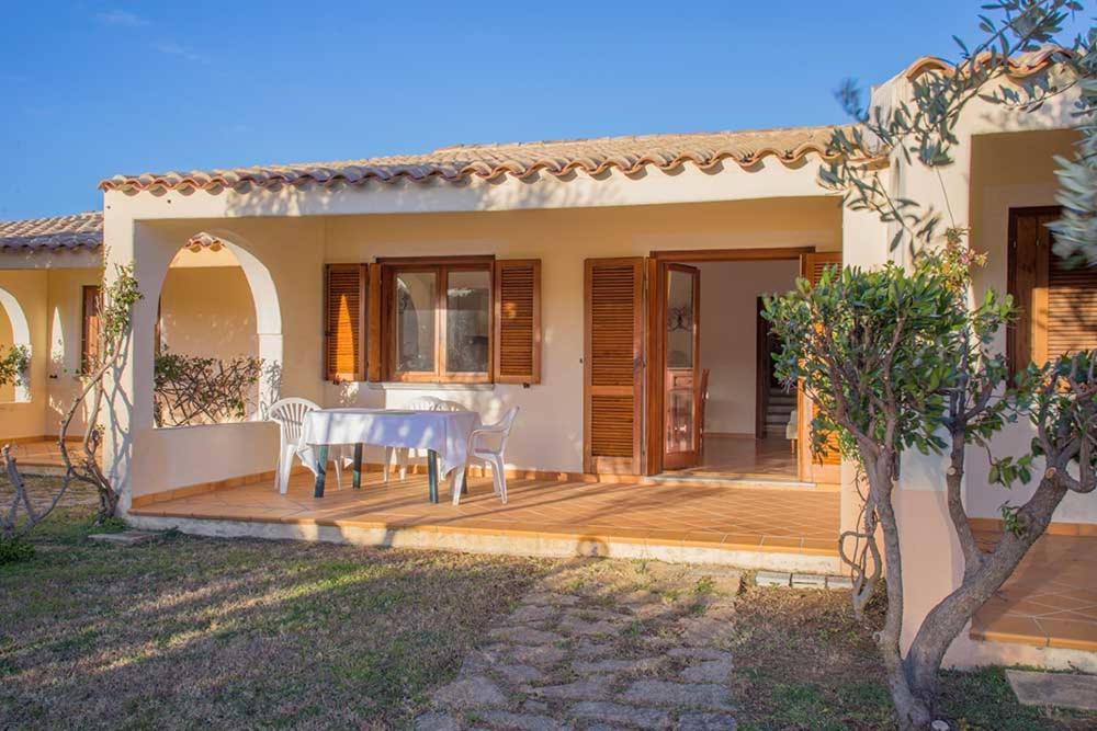 Residence Baia Sant Anna Con Piscina Tanaunella Zewnętrze zdjęcie