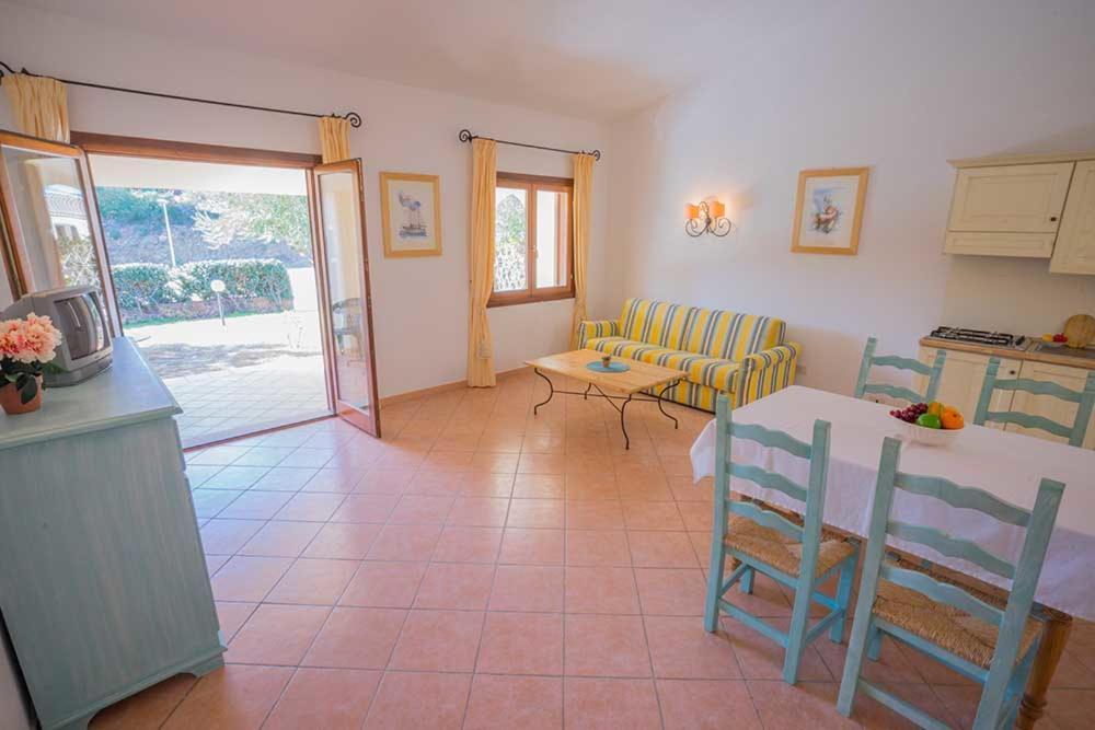 Residence Baia Sant Anna Con Piscina Tanaunella Zewnętrze zdjęcie