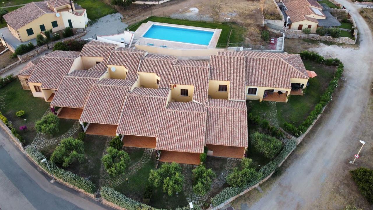 Residence Baia Sant Anna Con Piscina Tanaunella Zewnętrze zdjęcie